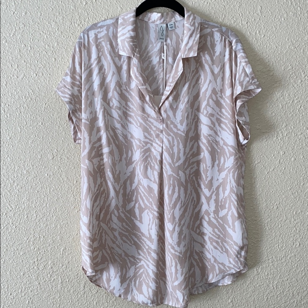 NWT Joie Beige and White Satin Short Sleeve Top